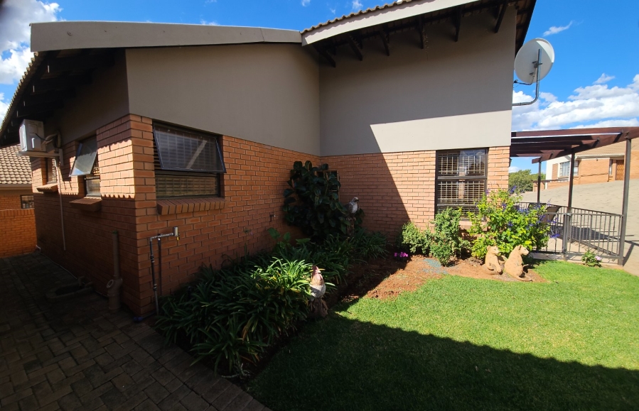 1 Bedroom Property for Sale in Langenhovenpark Free State